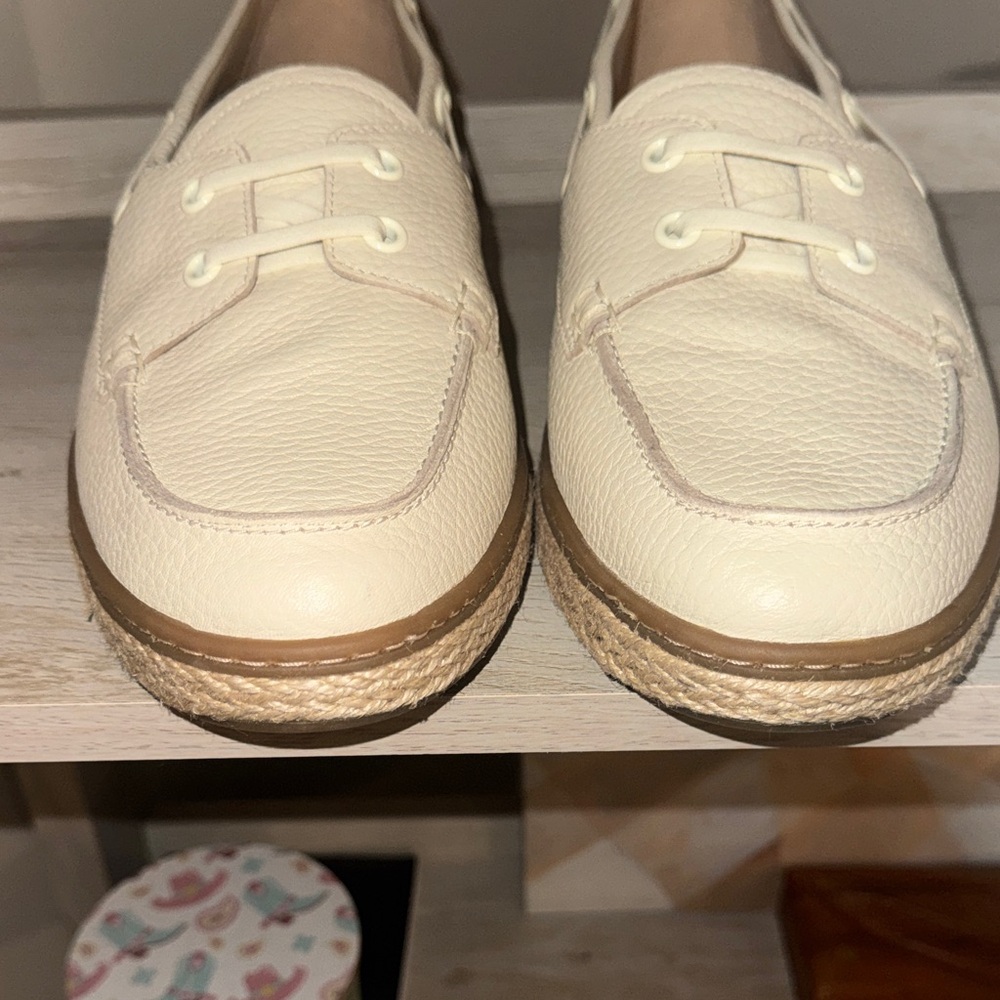 Vionic Cream Loafers - Picture 7 of 10